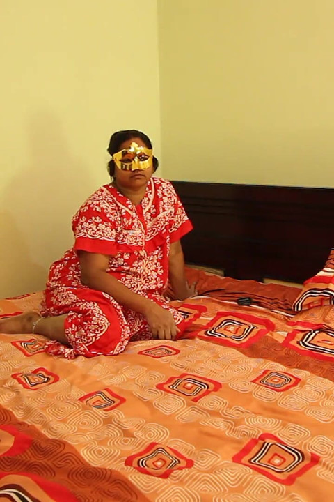 Mature Indian MILF Having Sex with Young College Boy
