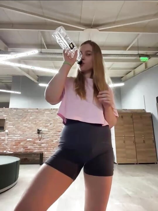Public fucking in the gym Close up