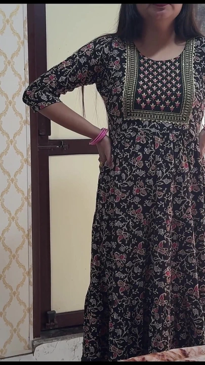 我的大继妹很生气, 我们共用一张单人床, 完整的印地语音频