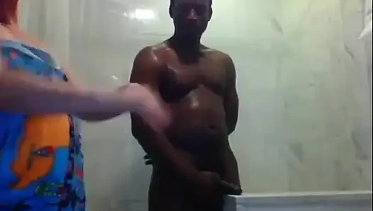 Милфы пристрастились к большому черному члену и межрасовому шпилингу