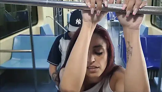 Внимание! Этот Извращенец Проникает В Девушек В Автобусе Сзади!!