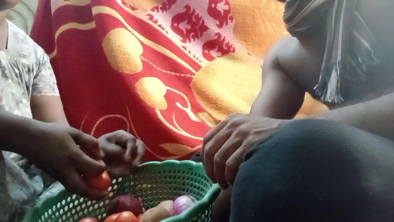 Tamil aunty having rough sex with a vegetable vendor Tamil clear audio 100%