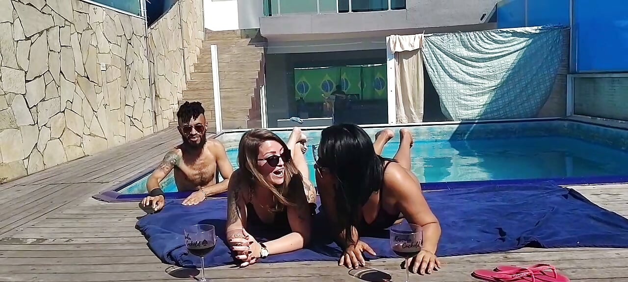Auntie Lets Her Friend Have a Threesome with Her Husband