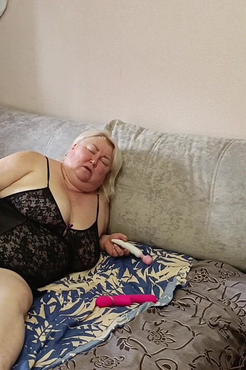Stepmom Fondles Her Pussy in a Sex Chat