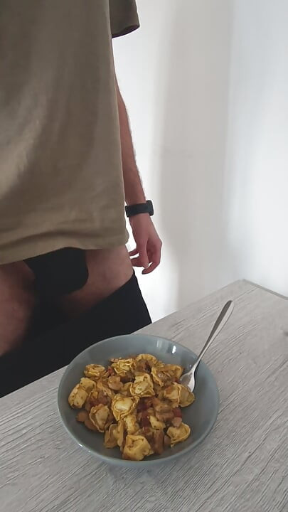 Hand Free Cum In Pasta