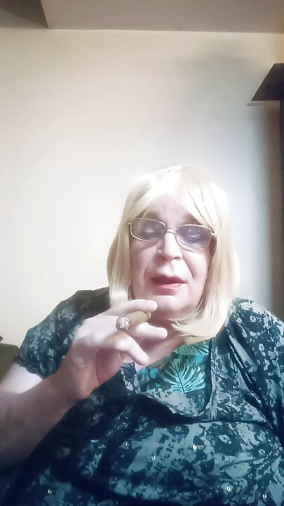 September 2026 VLOG - Chewing the fat whilst smoking a cigar