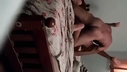 Kleines paar fickt singhalesisch