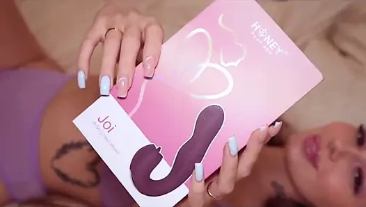 Mainan baruku dari honeyplaybox bikin aku muncrat banyak banget