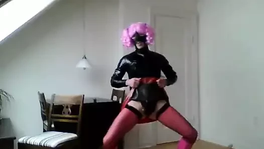 Lateks ve deri crossdresser 3