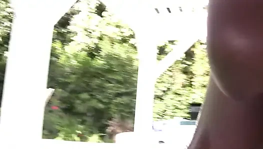 Büyük götlü zenci yuvarlak götüne püskürtülür