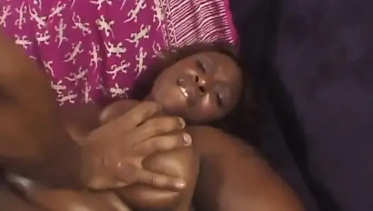 Сексуальные большие сиськи, черная пухлая на большом черном хуе... сперма на лице