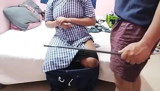 Отчим застукал ее падчерицу, трахающейся пальцами, что он теперь будет делать?