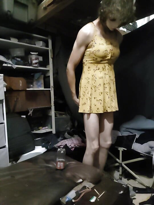 Solicite video para botella de refresco, vestido amarillo y para ir f. . . K yo mismo, más traje sexy prueban un striptease divertido
