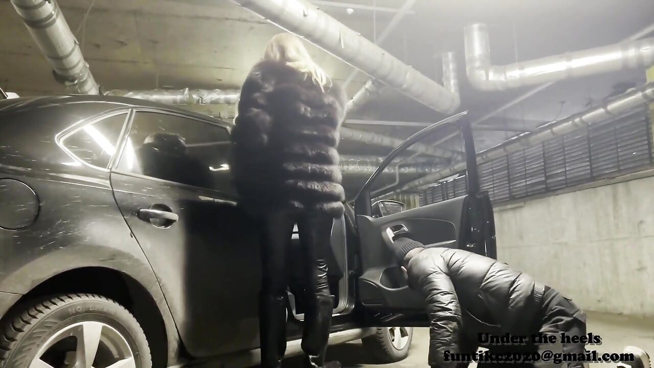 Lola Parking2