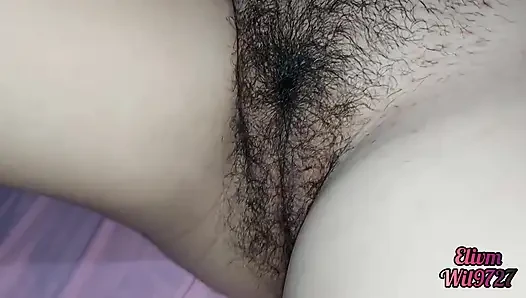 Stiefschwester wird beim porno-schauen erwischt und bekommt creampie