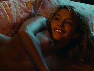 Emma de Caunes no filme francês mainstream, minha mera cena de sexo