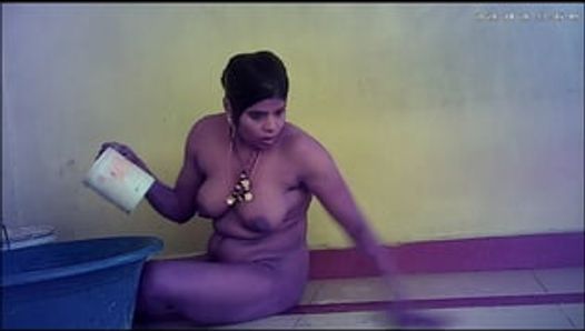 Сексуальная индийская домохозяйка в деревне