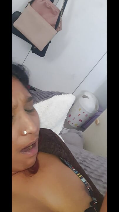 MILF הודית עם חזה טבעי גדול - קומפילציה