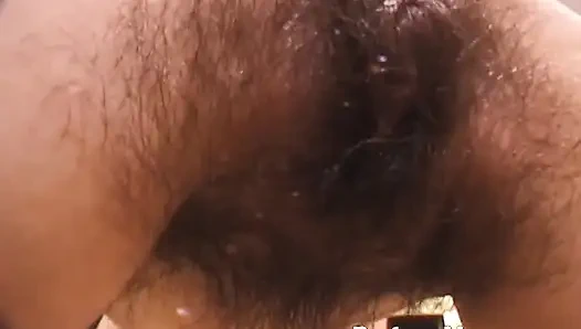 Волосатая горячая бабуля в винтажном соло