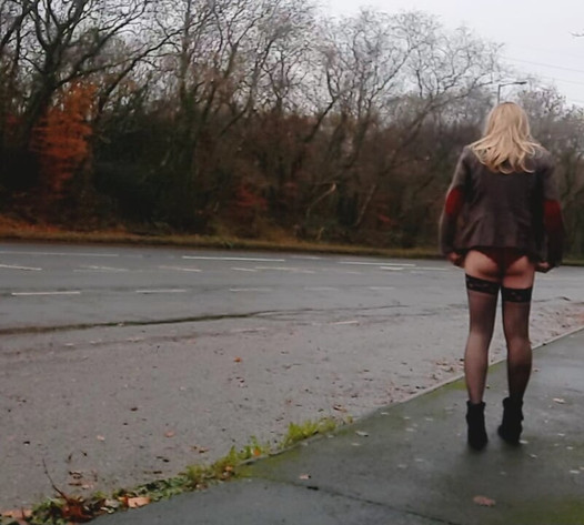 Amateur crossdresser Daisy next to busy main road  .