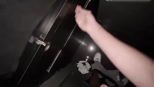 Делаю минет незнакомцу у глорихола сегодня перед Tame куколдом