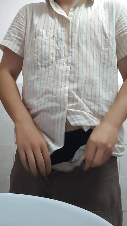 Wanted to jerk off at work and hid in the toilet for dirty deeds