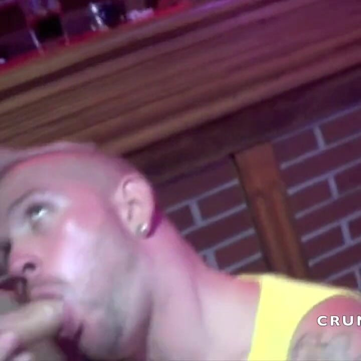 在巴黎的后台被一个坏男孩顺从