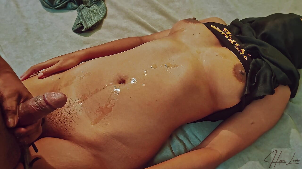 Jej cipka jest tak cholernie dobra, że jej sąsiad uwielbia ją codziennie pieprzyć