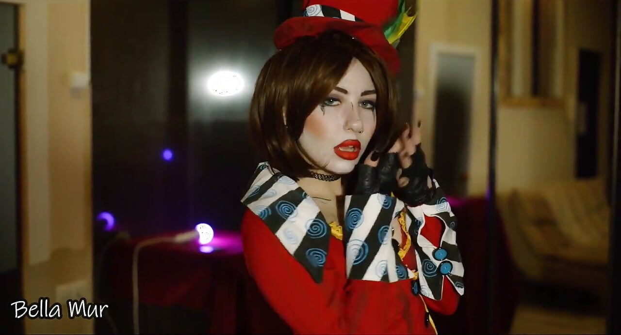 Mad Moxxi is out of control (Borderlands cosplay)