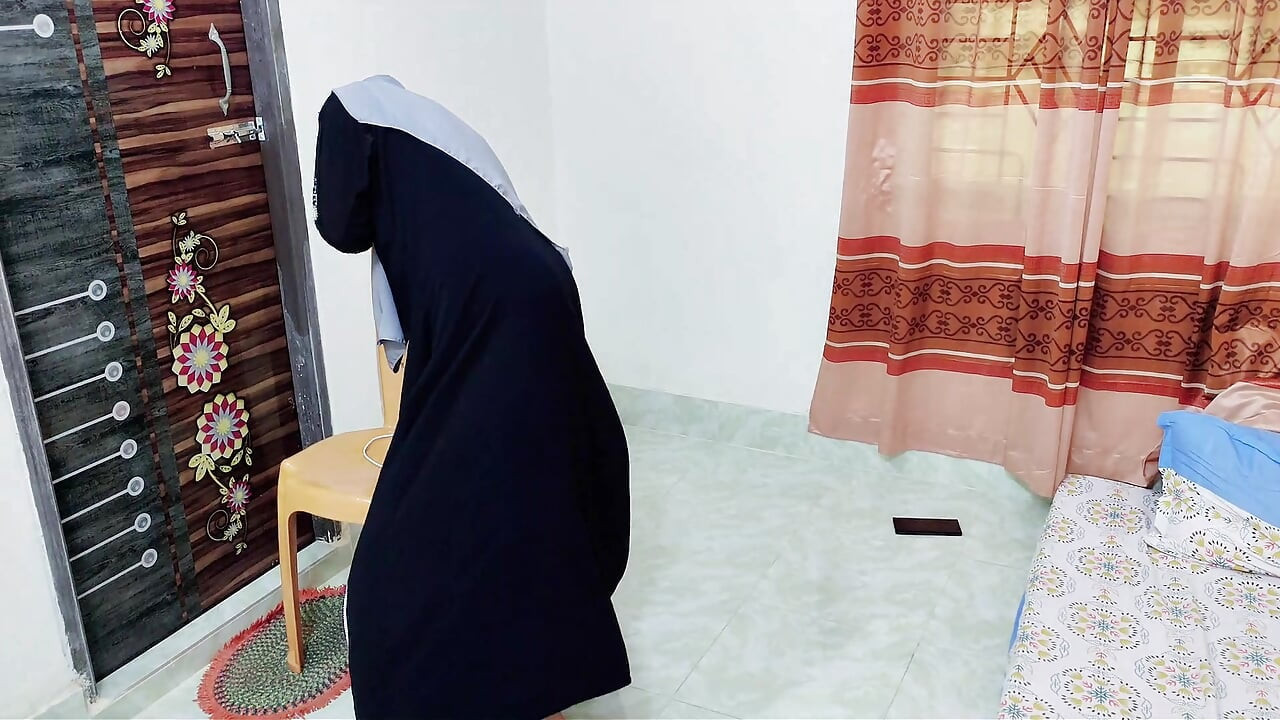 Hijabi stepmom need big dick for face fuck so stepson help her hot xxx
