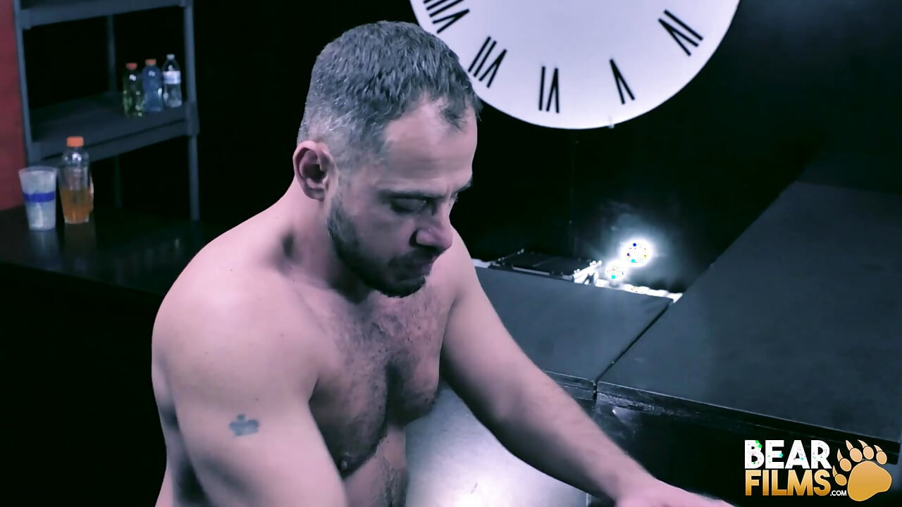 Bearfilms หนุ่มหนวดเกย์ Marc Giacomo โดน Atlas เย็ดควยแข็งหลังใช้ปาก