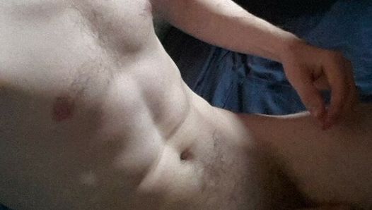 Teaser: un jeune homme sexy montre son cul étroit et son corps sexy