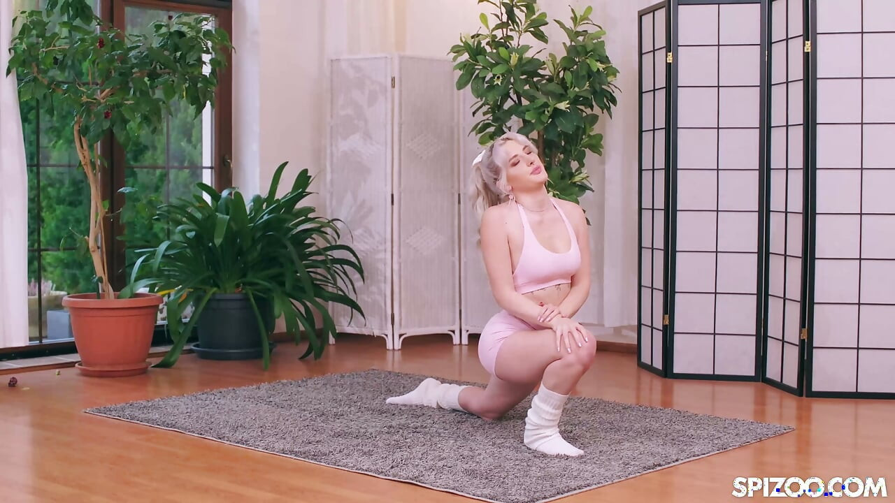 Blonde Beauty Sunflower Doll Gets Into Some Steamy Play