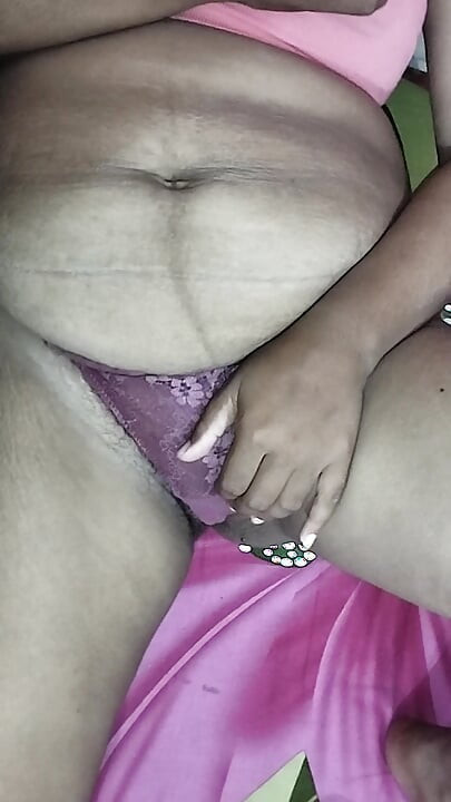 Bangladeshi Hot Beautiful Girl Showing Boobs,Pussy & Fingering