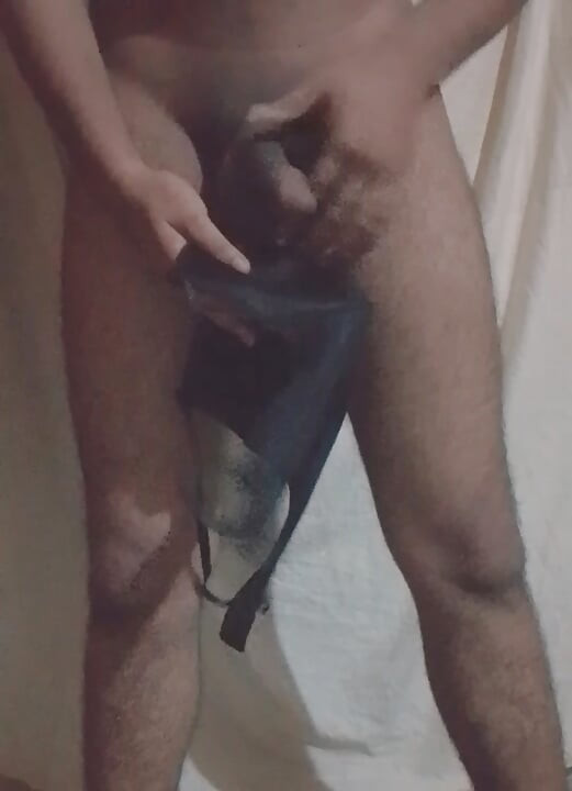 用胸罩自慰肉棒