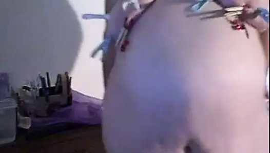 Kıyafet lobutlarını kullanarak göğüslerimi bağladığımı 20 dakikalık kamera şovu