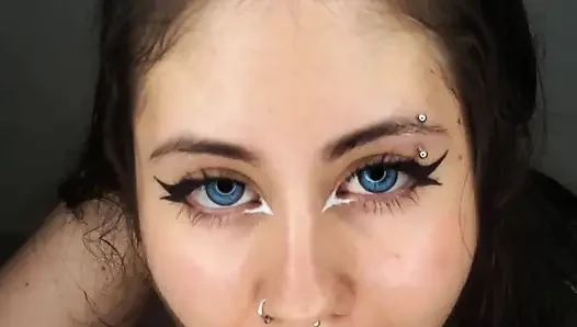 Si cantik 18 tahun suka dicrot sperma hangat dari kontol