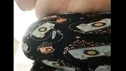 Pee show off