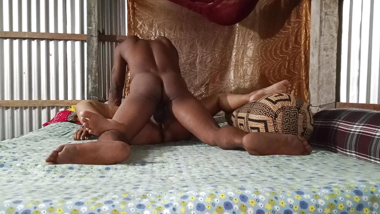 Mătușă vitregă desi cu sex în sat pentru prima dată