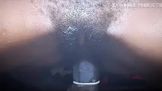 Üvey babamın etrafta olmadığını bilmeden üvey annemin suyu ıslak amcığını sikiyorum