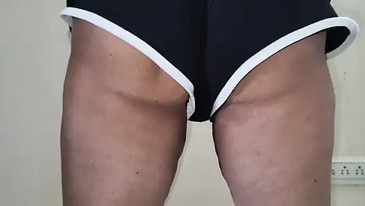 Olahraga bareng aku dengan pakaian olahraga yang super hot!