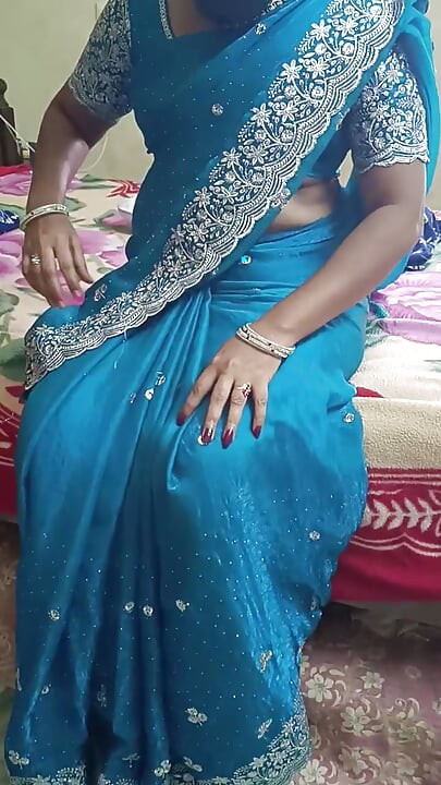 Hintli öğretmen teyze sesli sikişiyor