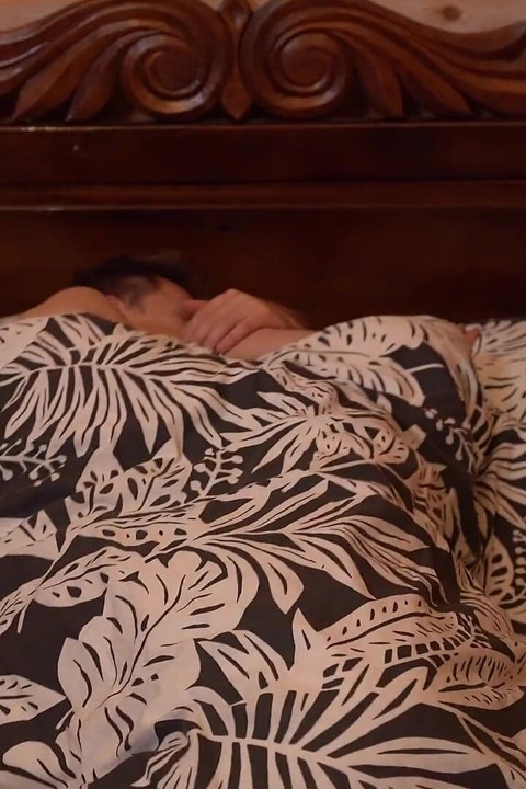 Stretched Her Pussy and Anal Hole with a Big Dick in the Early Morning