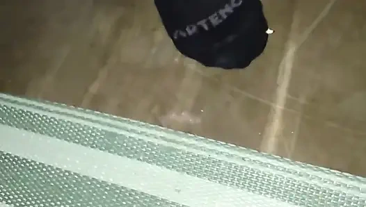 Aldatan evli kadın yeni kölenin yarağını emiyor! Emrimde ağzıma boşal!