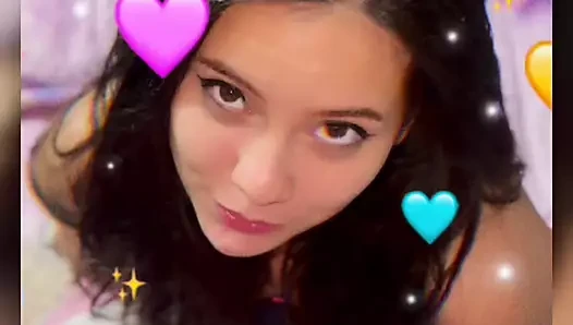 Latina Kittydj masturbates for her followers
