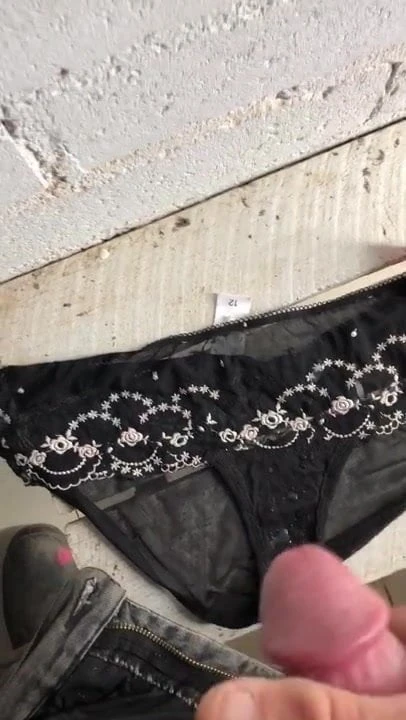 Cumming in 2 pairs of panties