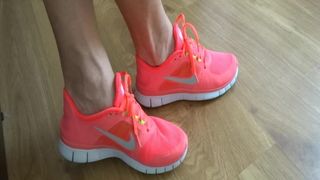 Моя сексуальная Nike в розовых кроссовках