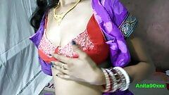 Ama de casa india follando en sari morado en casa