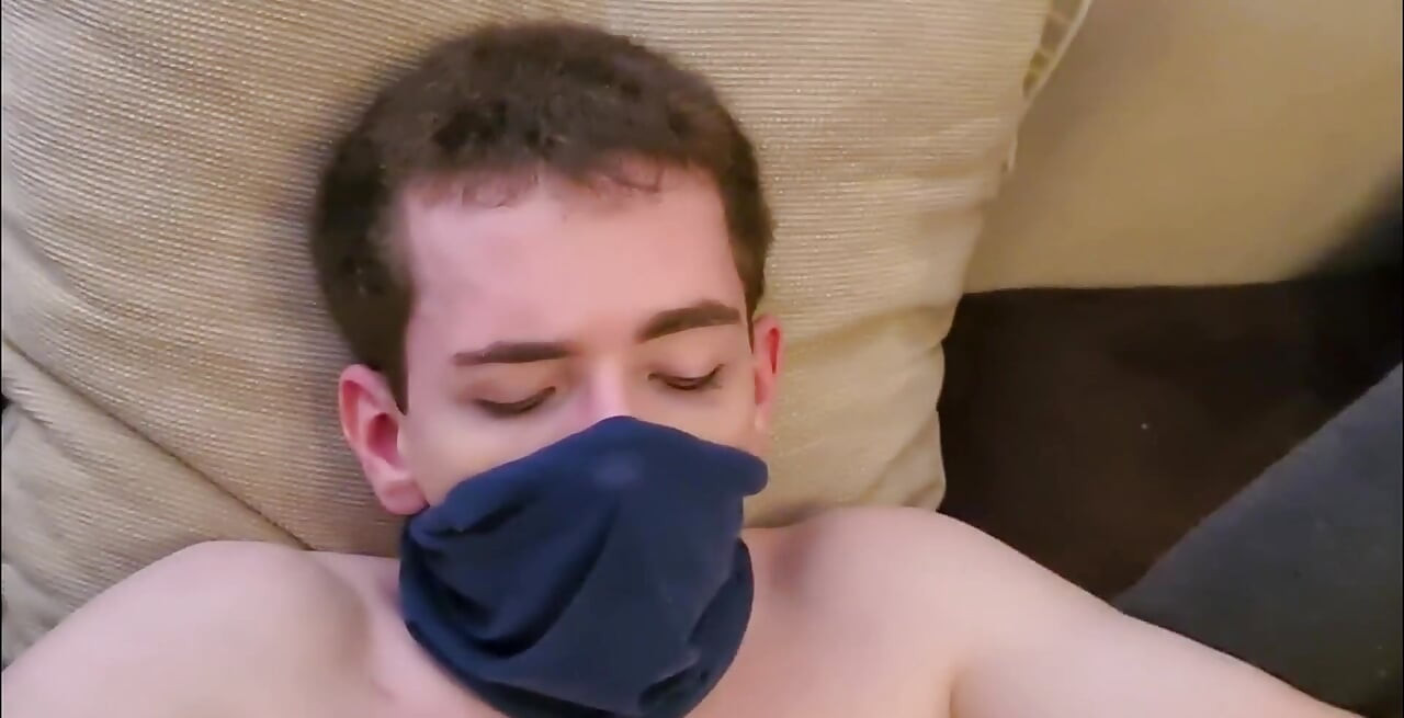 La troia effeminato geme e si fa scopare forte da un grosso cazzo - prettyboi2000x