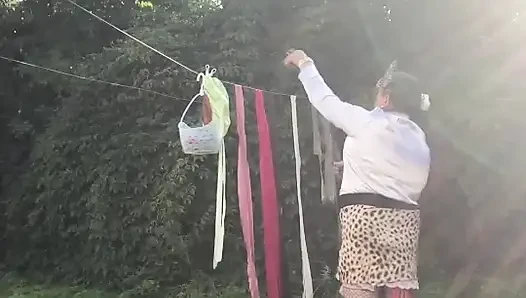 Yeni küçük leopar etekli bir kıyafetle.